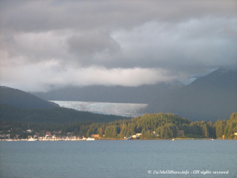 Auke Bay et, au fond, le Mendenhall Glacier