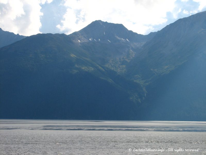 Vue sur les montagnes depuis le Belouga Point