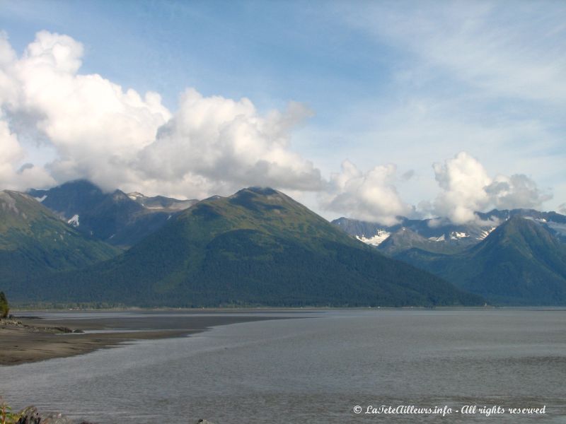 Apercu sur les premiers glaciers au loin