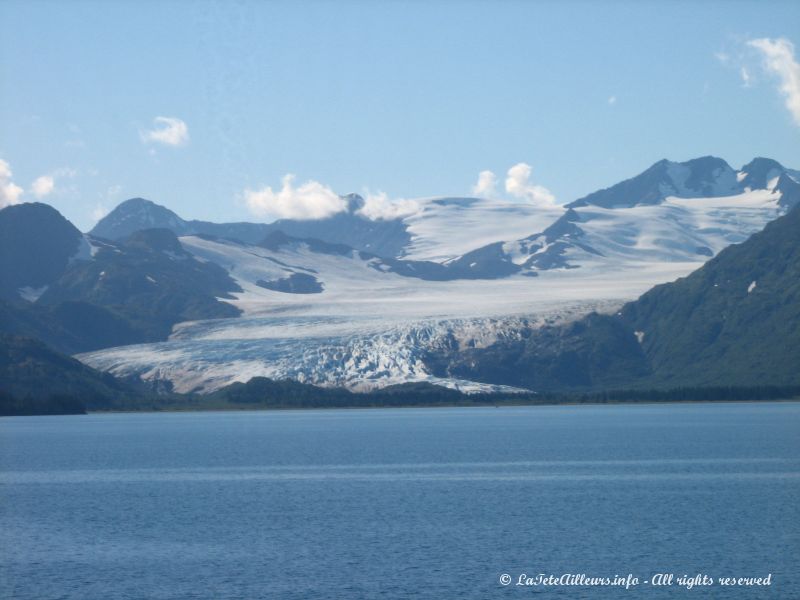Vue sur un glacier au loin