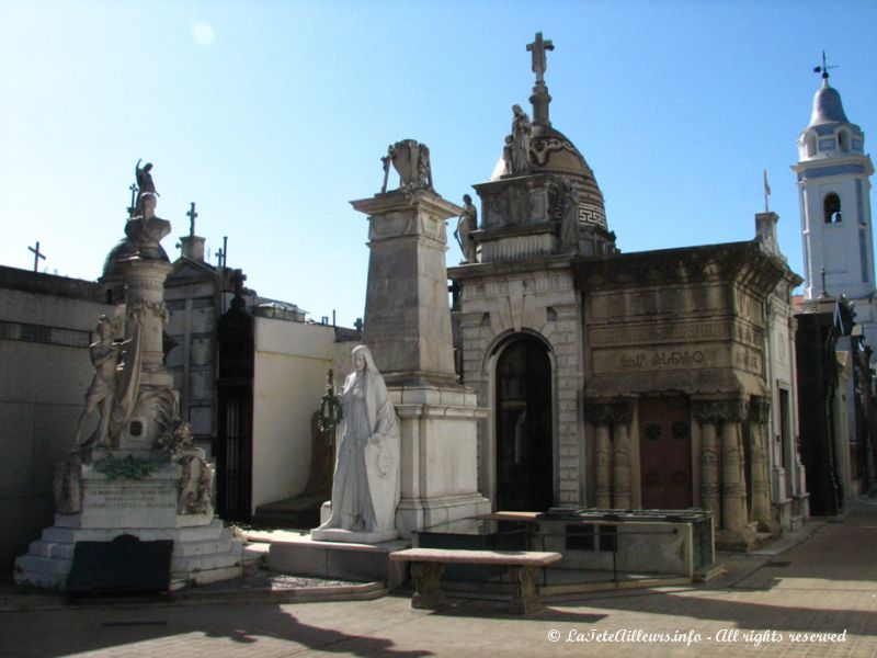 Habritant les tombeaux des personnages connus et influents de la ville, ce cimetière est un peu le Père-Lachaise argentin