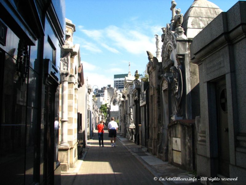 Les nombreuses allées accueille des tombeaux plus majestueux les uns que les autres