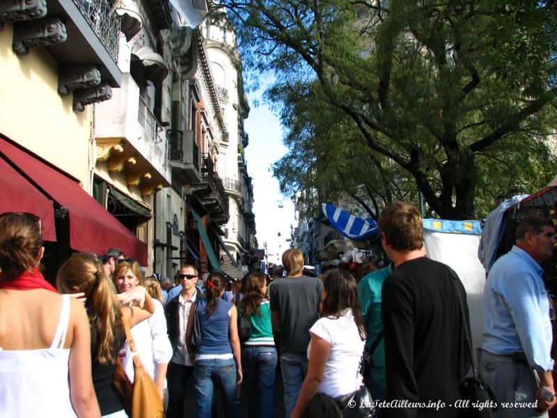 La rue Defensa, encore une artère très vivante de Buenos Aires