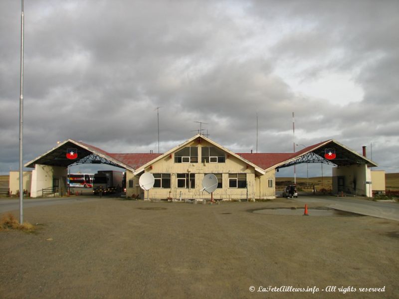 La frontière chilienne, pays sur lequel se situent les deux tiers de l'île de la Terre de Feu