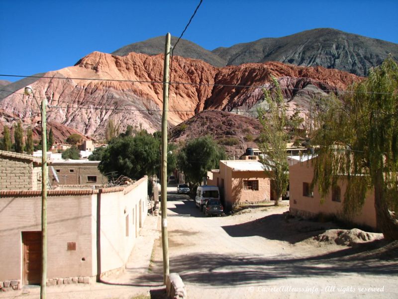 Purmamarca est adossé à la montagne aux Sept Couleurs