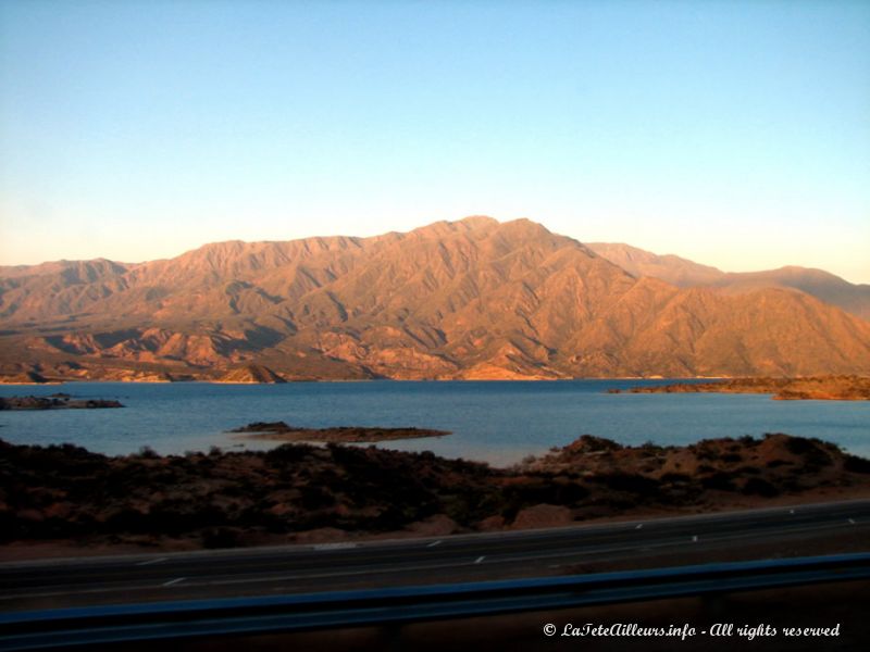 Les environs de Mendoza au coucher du soleil