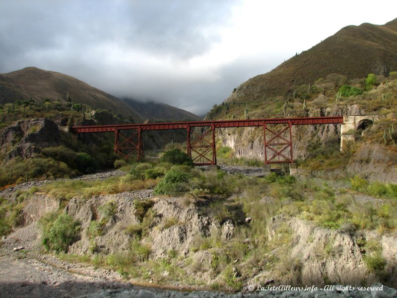 L'un des 29 ponts qu'emprunte le train des Nuages