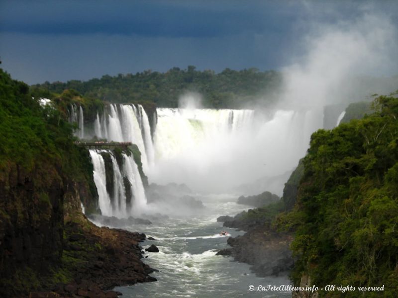 Malgé un ciel maintenant très couvert, le spectacle des Gorges du Diable reste magnifique !