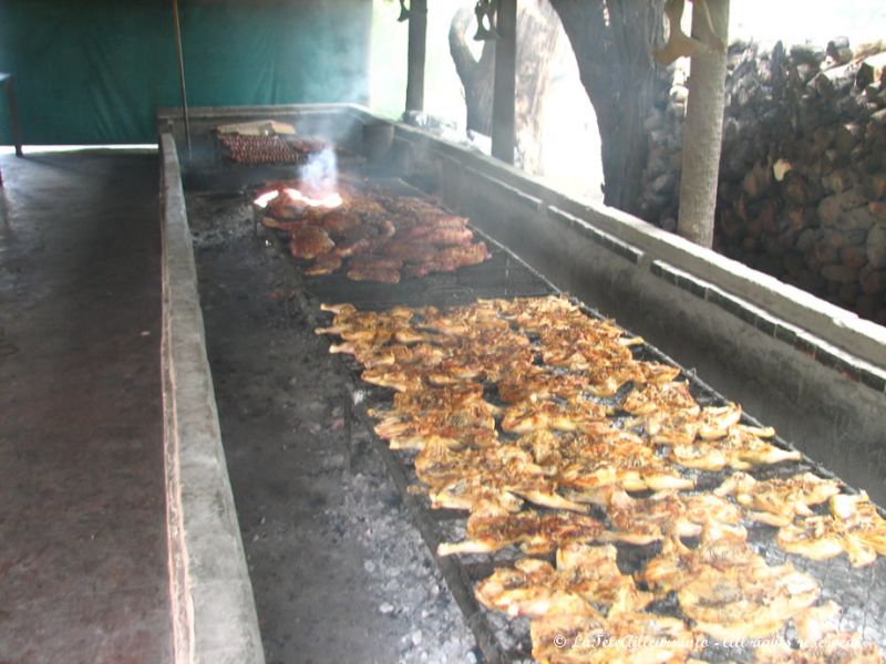 Le plus énorme barbecue qu'on ait jamais vu !