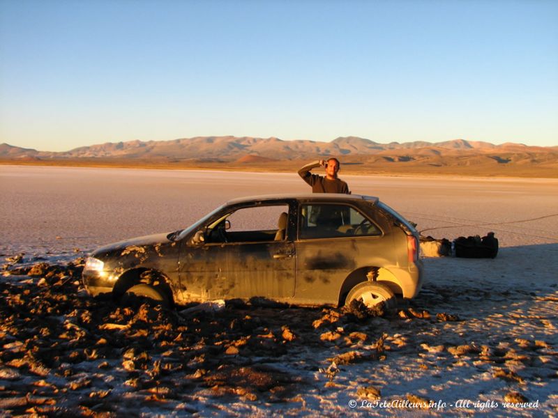 Impossible de dégager la voiture et la nuit tombe...