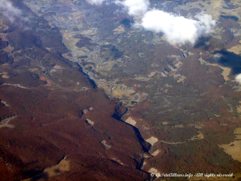 Première vue d'avion sur la Patagonie.