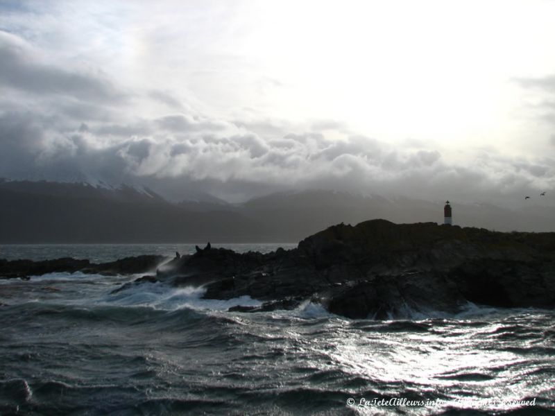 La mer est déchainee, l'orage guette.