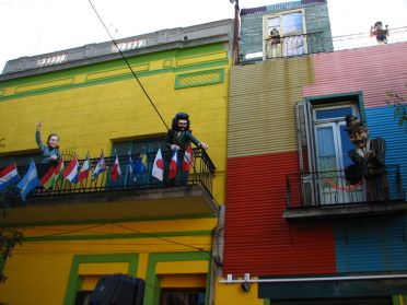 Autre sp&eacute;cificit&eacute; de la Boca, ces mannequins de personnages c&eacute;l&egrave;bres aux fen&ecirc;tres !