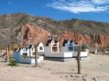 L'un des nombreux cimeti&egrave;res indiens color&eacute;s de la r&eacute;gion