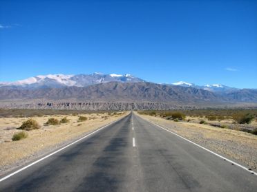 Une route goudronnée... enfin... pas pour longtemps...