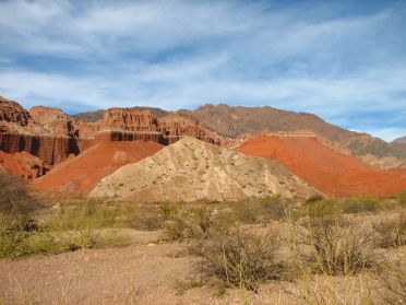 Marche pour approcher ces roches color&eacute;es