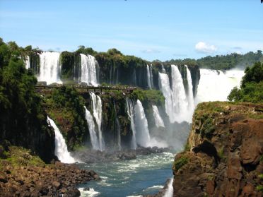 Vue sur le c&ocirc;t&eacute; br&eacute;silien des chutes d'Iguazu