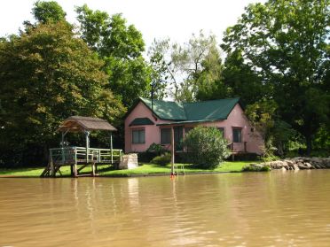 Les maisons qui bordent les canaux sont toutes tr&egrave;s chics