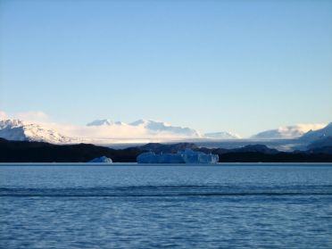 Premiers icebergs au loin