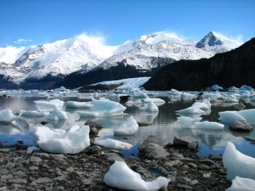 ... mais surtout des icebergs qui recouvrent le lac Onelli !