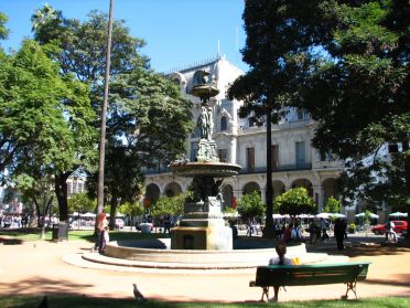 La place 9 de Julio, place principale de Salta