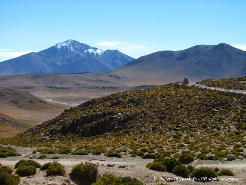 Le 4x4 a du mal tant la piste est cahotique