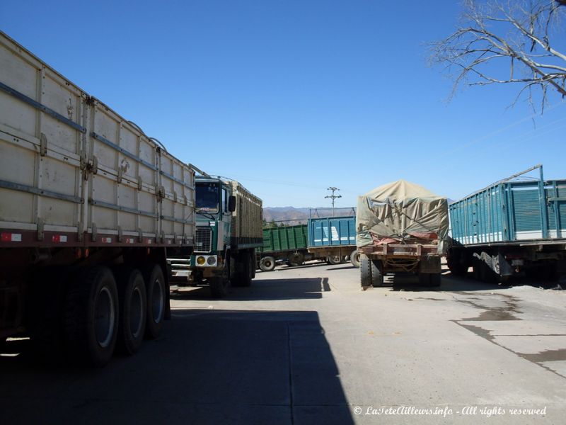 De nombreux camions bloquent les routes