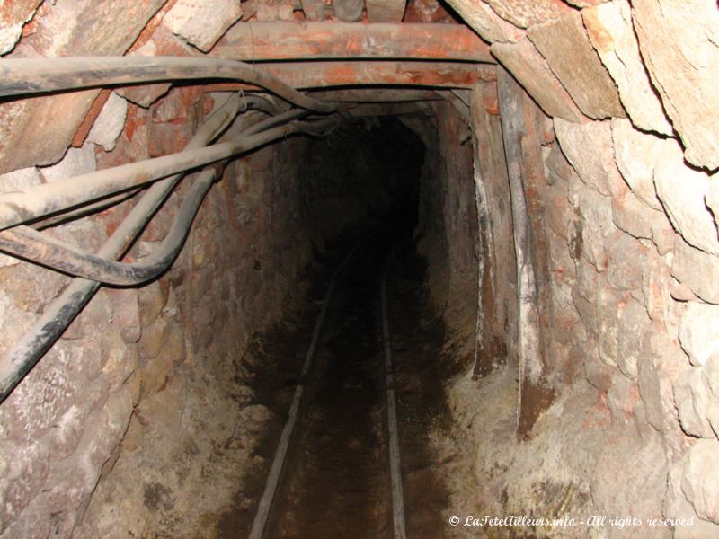 Galeries minières étroites à Potosi