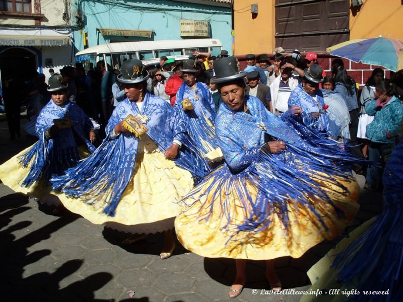 Danses traditionnelles dans les rues de Potosi