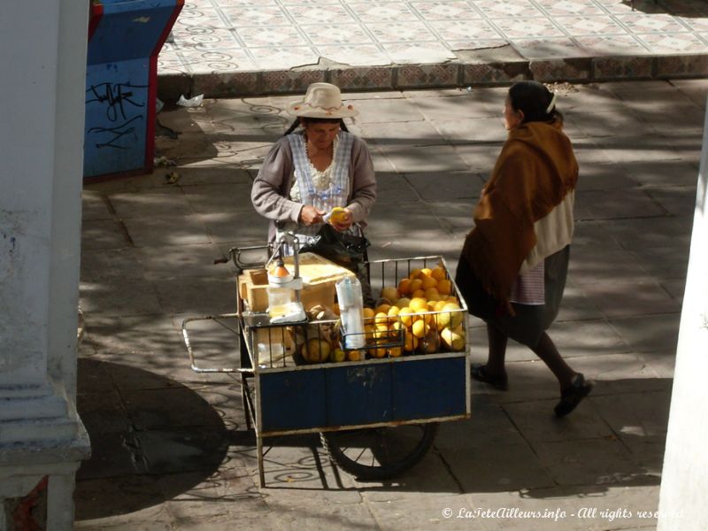 Vendeuse de jus de fruit à Sucre