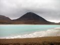 La laguna Verde aux pieds du volcan Licancabur, sous la brume...