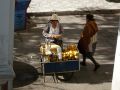 Vendeuse de jus de fruit à Sucre