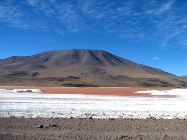 La lagune est entour&eacute;e de borax (et non de sel)