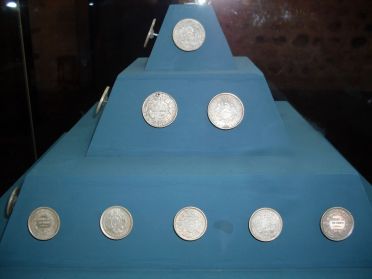 Quelques pi&egrave;ces de monnaie bolivienne qui furent frapp&eacute;es ici