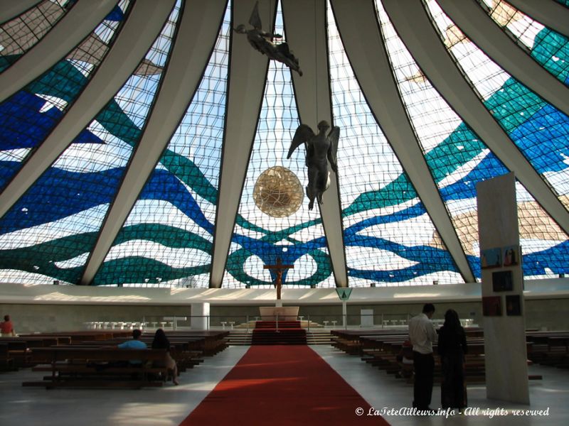 L'intérieur, circulaire, est superbe