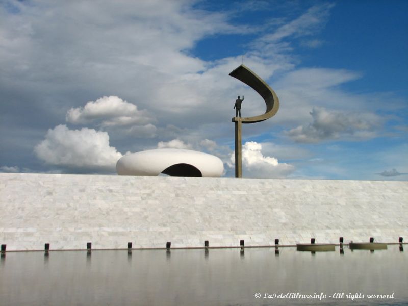 Encore une oeuvre de Niemeyer !