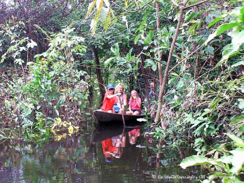 Cette famille anglaise très sympa a bien du mal à avancer dans cette jungle immergée