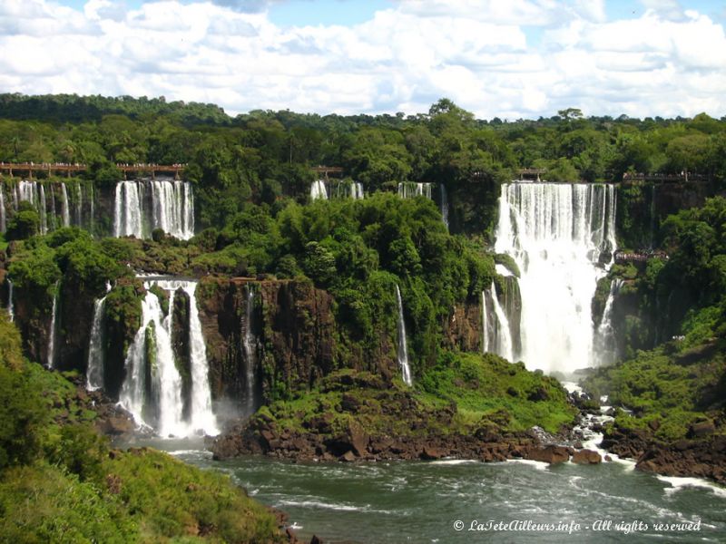 Les chutes d'Iguaçu sont composées d'un nombre impressionnant de cascades !