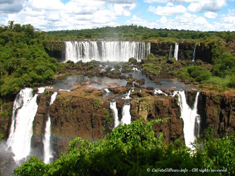 Les chutes des Trois Mousquetaires et, au dessus, la Rivadavia