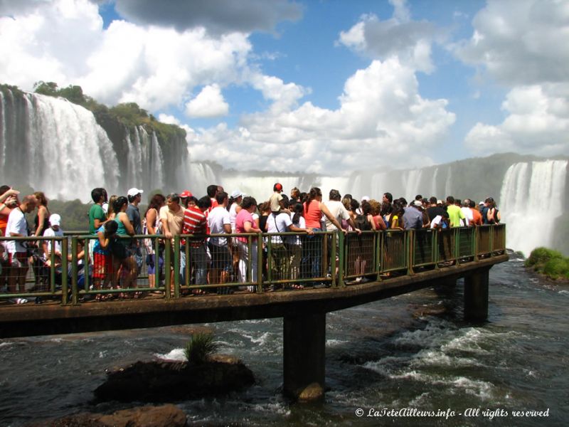 On comprend très vite pourquoi les chutes d'Iguaçu attirent autant de monde !