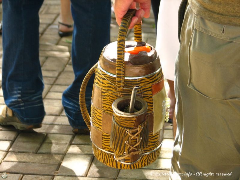 Même si de nombreux Argentins et Brésiliens transportent leur thermos de maté partout et tout le temps avec eux !