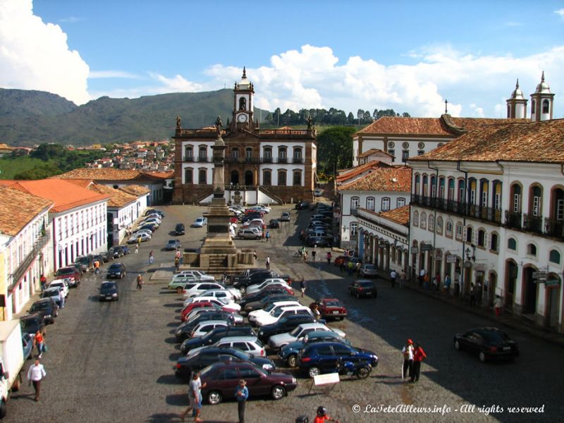 La place Tiradentes, le coeur de la ville, et au fond, le musée de l'Inconfidência