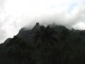 Malheureusement, le plus haut pic de la région est déjà dans les nuages