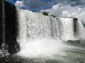 Ces rideaux d'eau sont impressionnants et superbes !