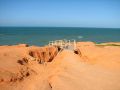 Un petit escalier permet de descendre sur la plage en contrebas