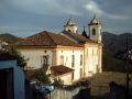 L'église Nossa Senhora das Mercês e Perdões fait face à la montagne