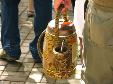 M&ecirc;me si de nombreux Argentins et Br&eacute;siliens transportent leur thermos de mat&eacute; partout et tout le temps avec eux !