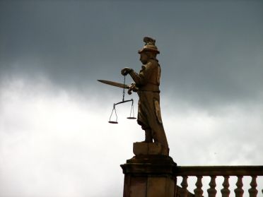 Belle figure sur le fronton du mus&eacute;e de l'Inconfid&ecirc;ncia