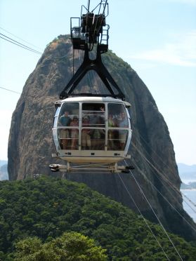 Un deuxi&egrave;me t&eacute;l&eacute;ph&eacute;rique nous m&egrave;ne &agrave; 395m d'altitude