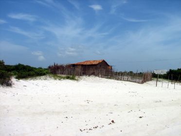 Malgré les conditions difficiles, on croise de petites maisons traditionnelles en chemin